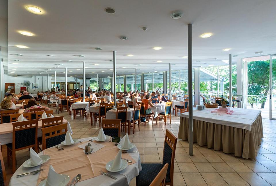 Hotel Tourist Settlement Brzet Omiš Esterno foto