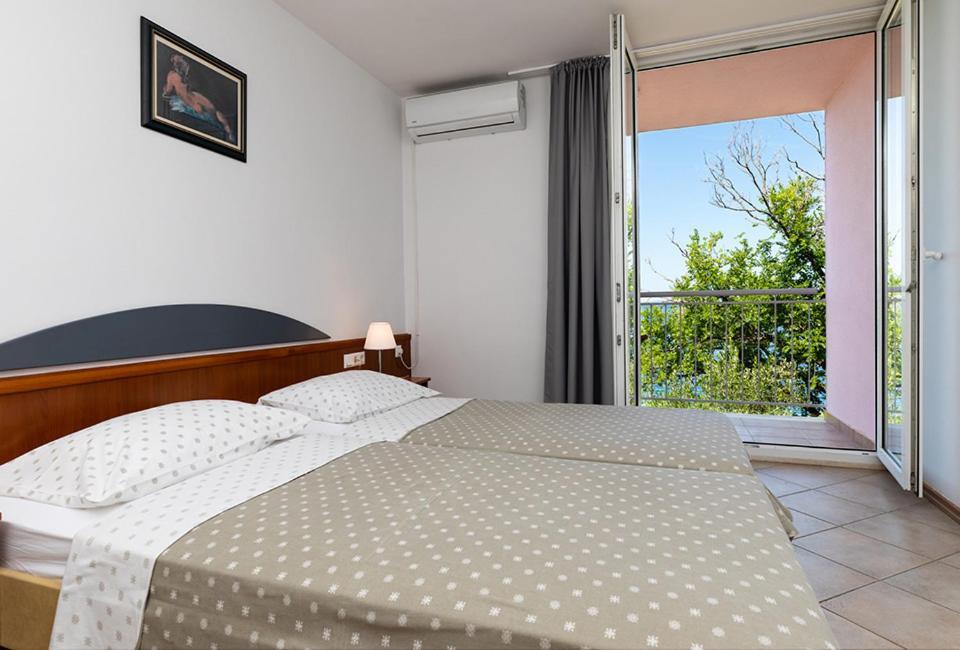 Hotel Tourist Settlement Brzet Omiš Esterno foto