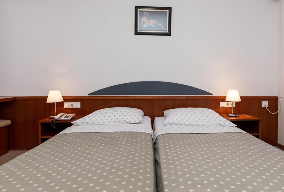 Hotel Tourist Settlement Brzet Omiš Esterno foto