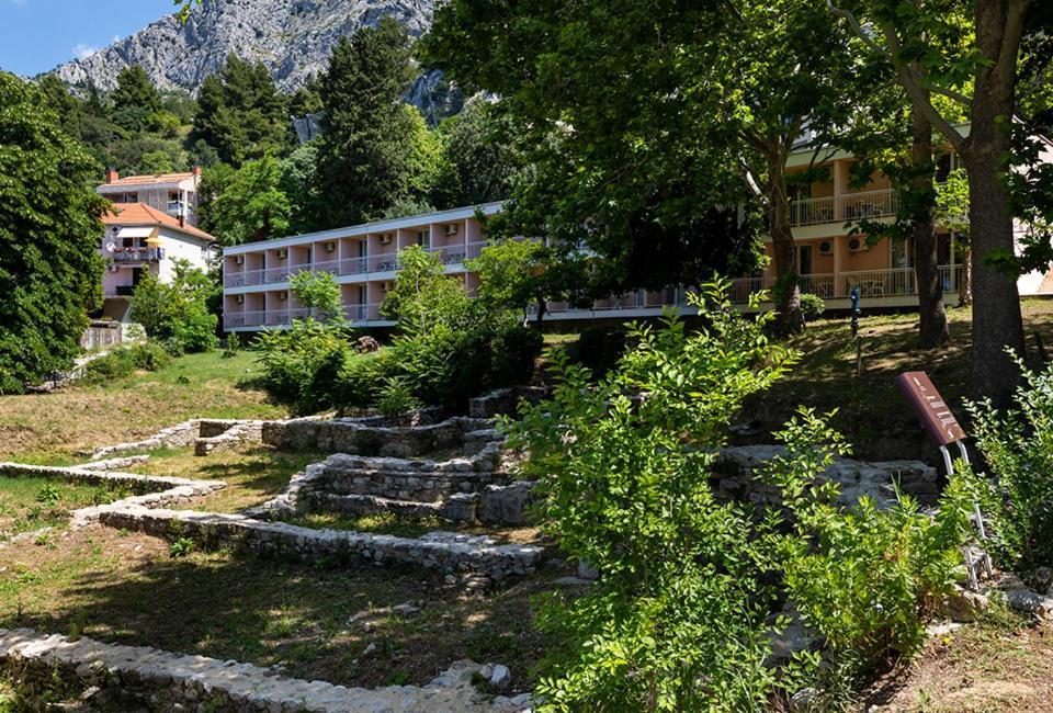Hotel Tourist Settlement Brzet Omiš Esterno foto