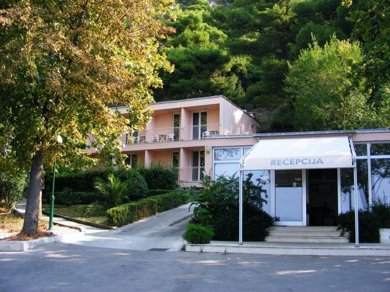 Hotel Tourist Settlement Brzet Omiš Esterno foto