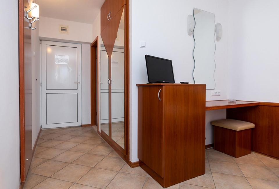 Hotel Tourist Settlement Brzet Omiš Esterno foto