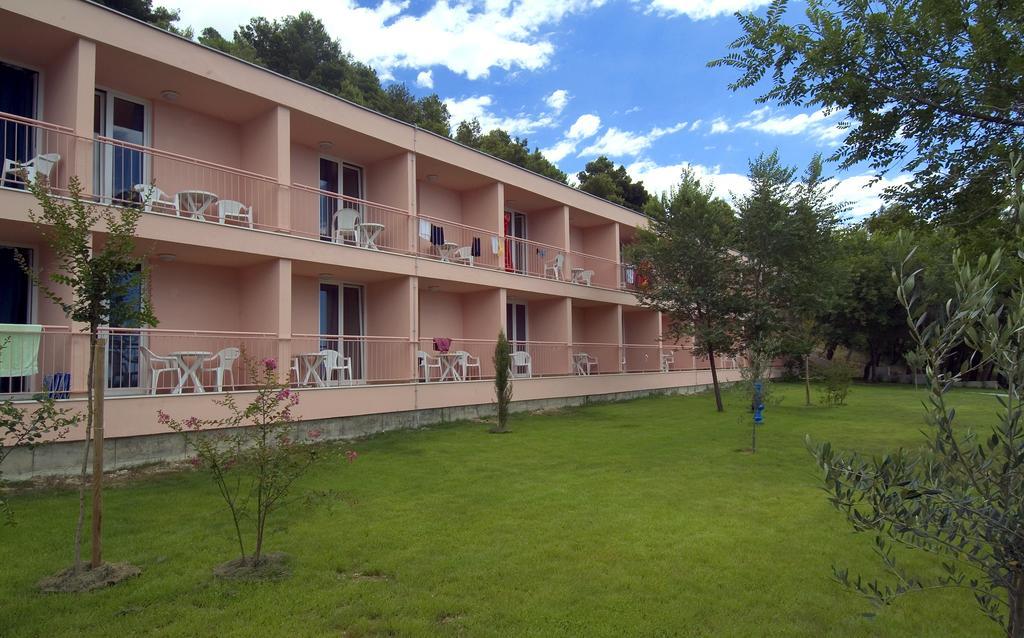 Hotel Tourist Settlement Brzet Omiš Esterno foto
