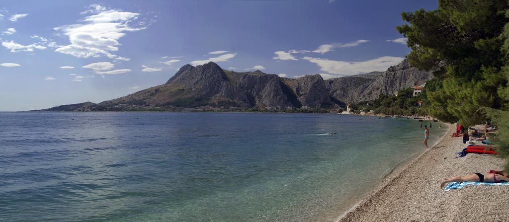 Hotel Tourist Settlement Brzet Omiš Esterno foto