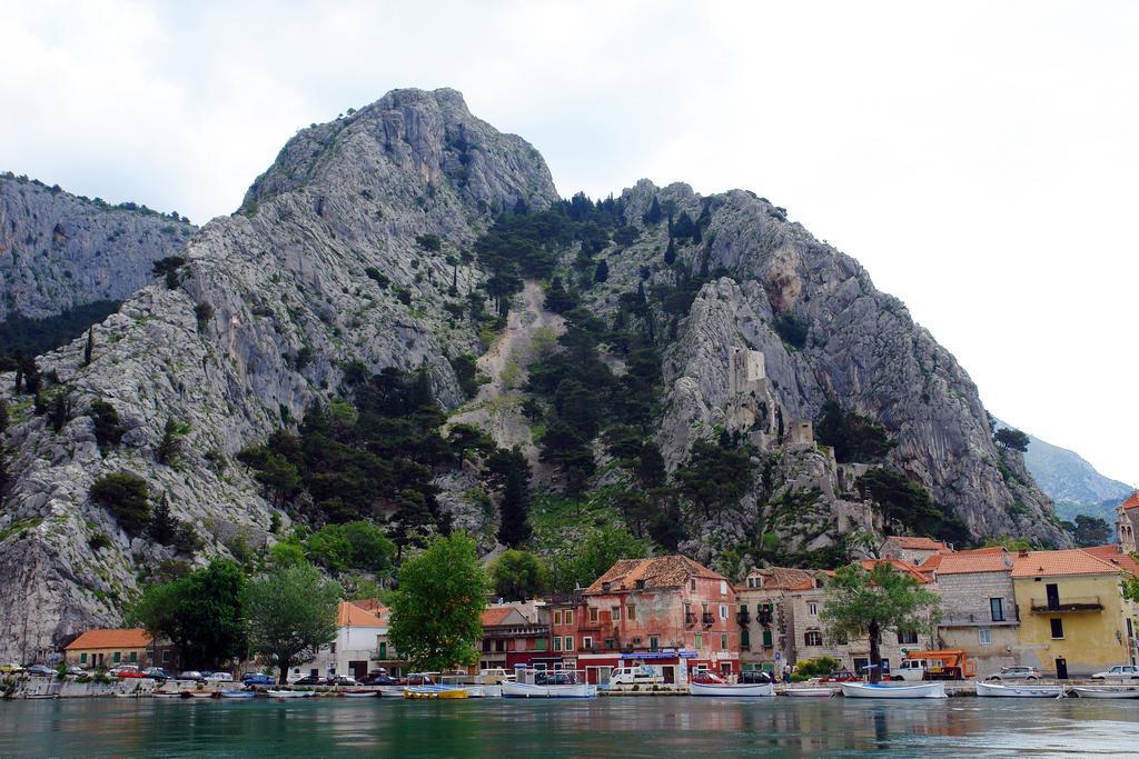 Hotel Tourist Settlement Brzet Omiš Esterno foto