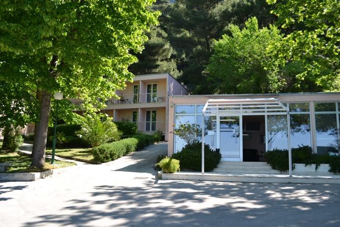 Hotel Tourist Settlement Brzet Omiš Esterno foto