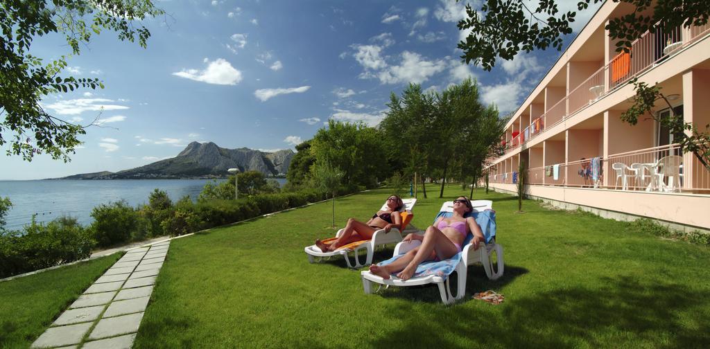 Hotel Tourist Settlement Brzet Omiš Esterno foto