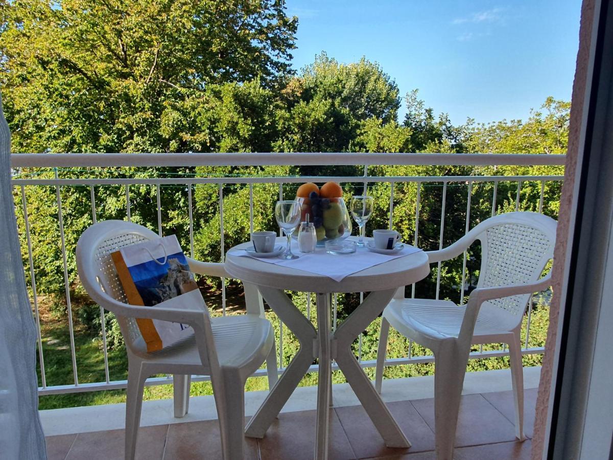 Hotel Tourist Settlement Brzet Omiš Esterno foto