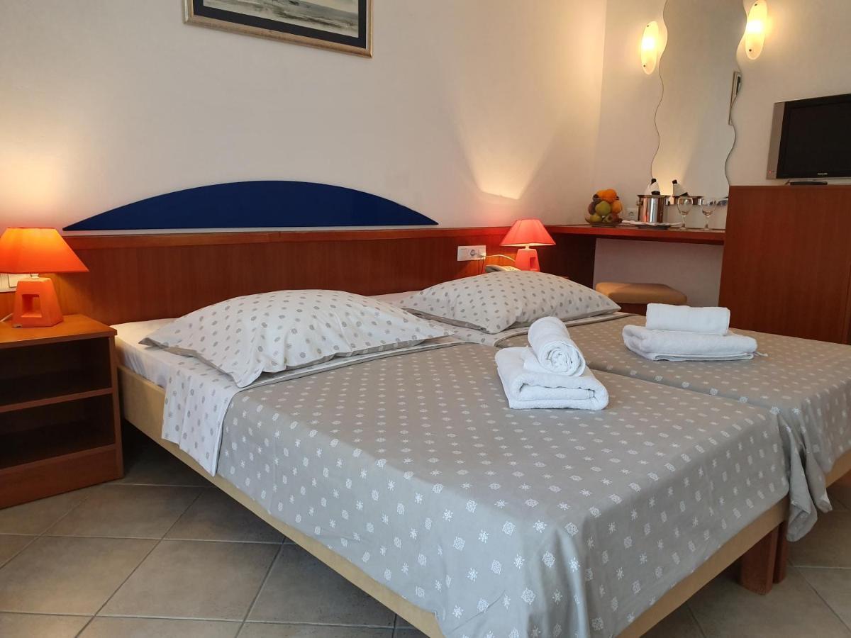 Hotel Tourist Settlement Brzet Omiš Esterno foto