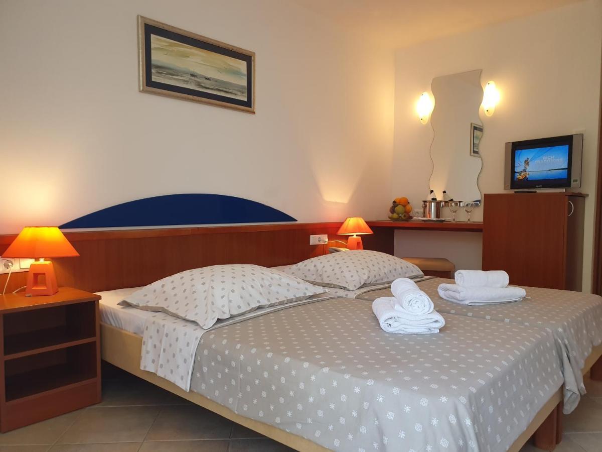 Hotel Tourist Settlement Brzet Omiš Esterno foto