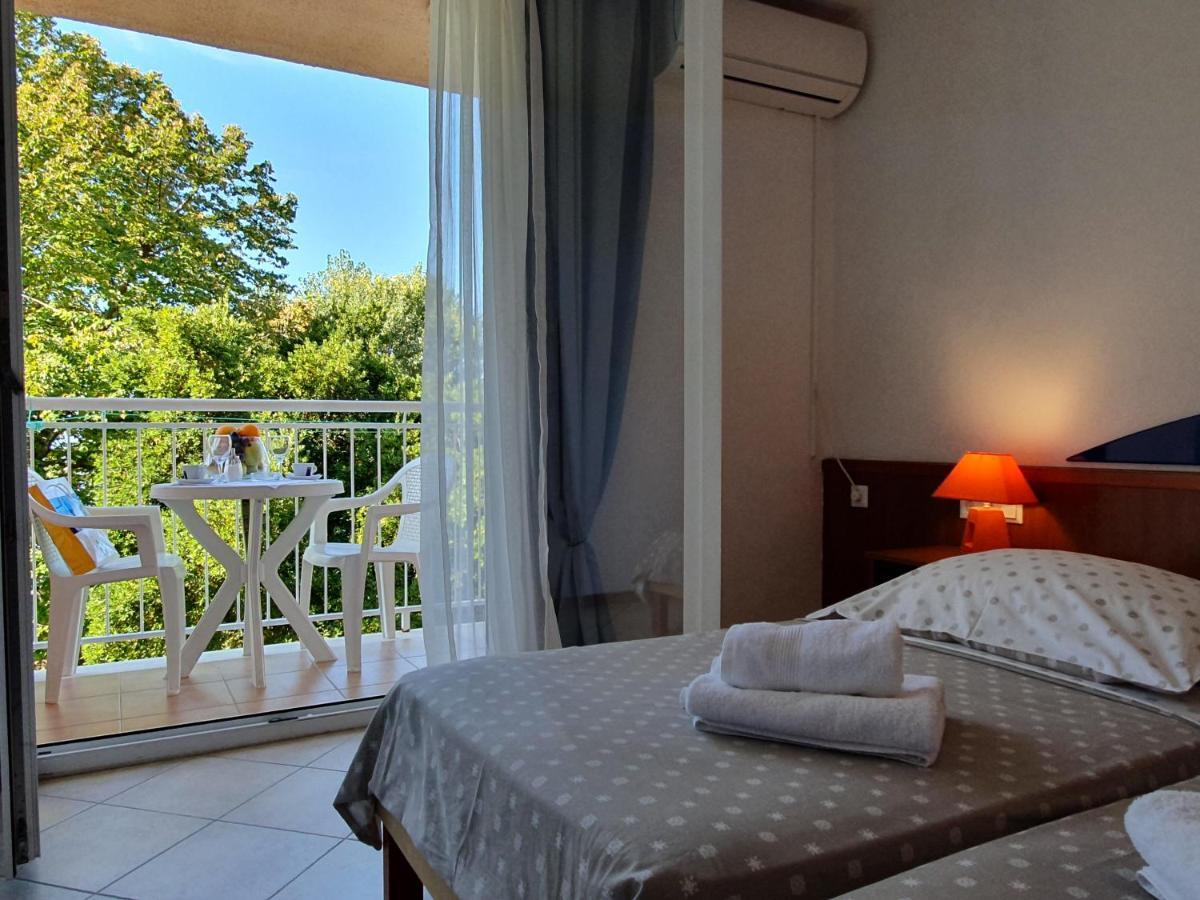 Hotel Tourist Settlement Brzet Omiš Esterno foto