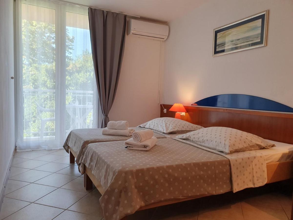 Hotel Tourist Settlement Brzet Omiš Esterno foto