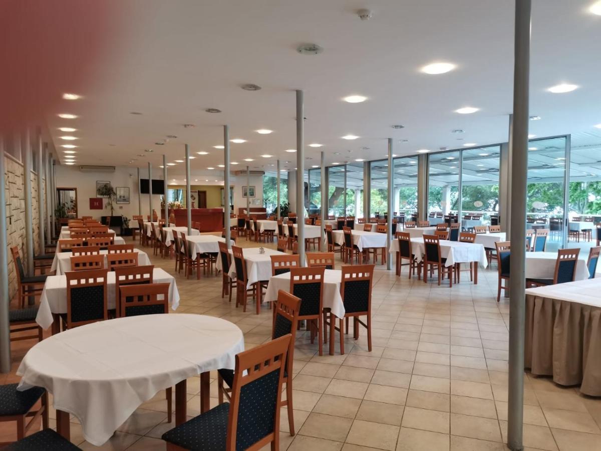 Hotel Tourist Settlement Brzet Omiš Esterno foto